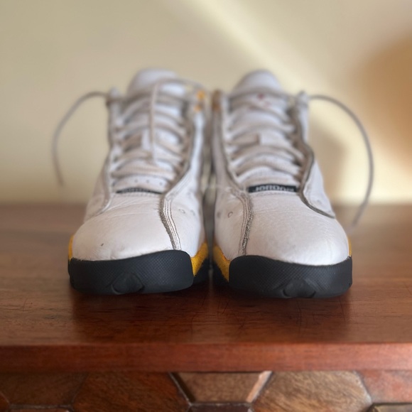 Kids Jordan Retro 13 White/Yellow Size 3.5Y - Picture 2 of 12